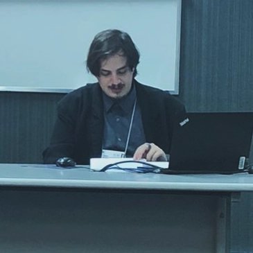 Apresentando o texto "O Projeto Crítico Kantiano e a Ideia de uma História Universal" no V Encontro de Pós-Graduação em Filosofia da USP. Ótima semana em São Paulo, muitas apresentações interessantes e algumas aulas. A USP proporciona muito aprendizado e conversas interessantes.