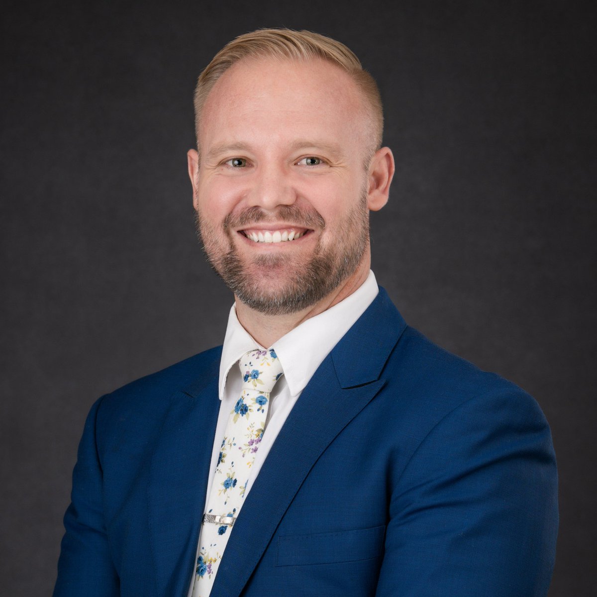 Hi #radtwitter! My name is Garrett. I'm a current MS4 very excited to be applying for Diagnostic Radiology in #Match2025! 

I'm passionate about service, diagnostic accuracy, value-based interdisciplinary care, and image-guided MSK procedures. 
AAMC ID:13283816 #futureradres