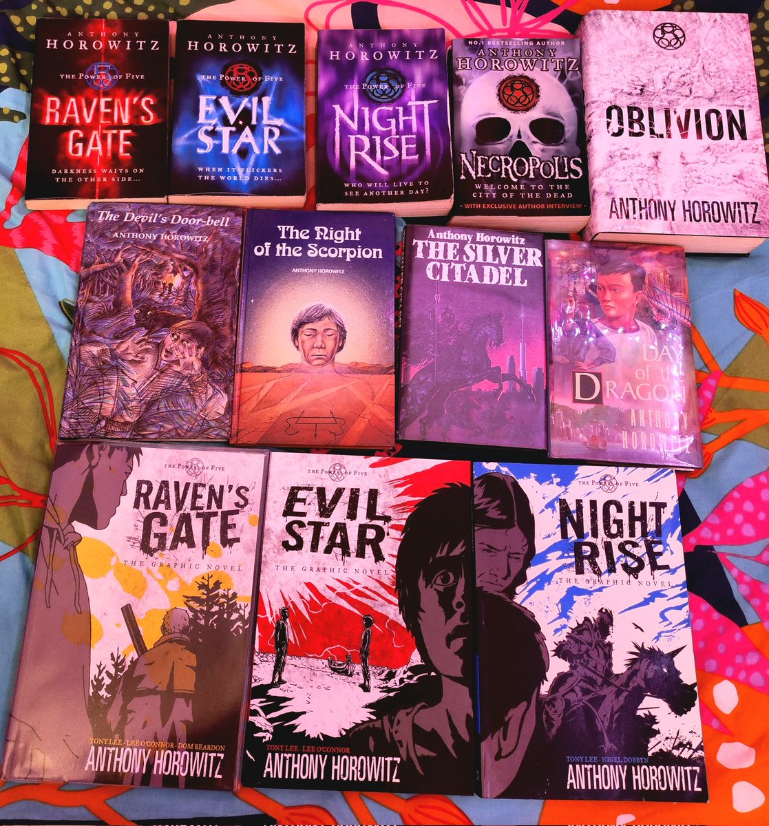 Star_Sojourn's tweet photo. @AnthonyHorowitz 
Finally brought every single book from  #ThePowerofFive series together, current, past unfinished, and graphic versions all together at last. This has taken a few years, but they are all here finally.
Matthew Freeman, I hope I've made you proud 🐟  ⭐️ https://t.co/G4NhRwOjr6