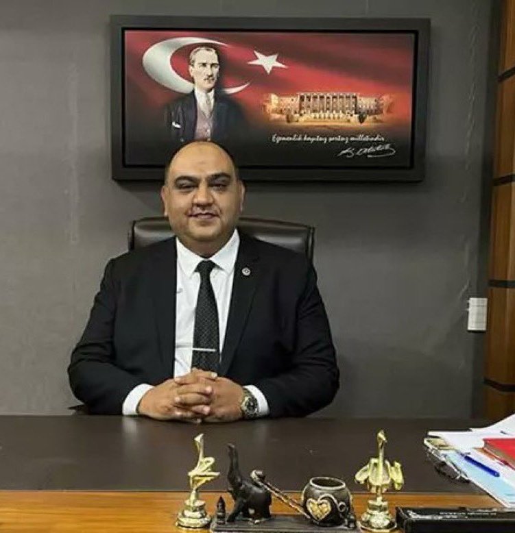 İYİ Parti'li Mehmet Mustafa Gürban'ın Çakarlı araç videosunu bende ilk eleştirenlerdendim hatta tepkili bir twit attım ve sonra araştırdım işin boyutunu garip gureba çocukları araçlara bindirip sevindirmek istemiş bunu bu kadar abartacak konu değil tabiki iktidarı eleşreceğiz