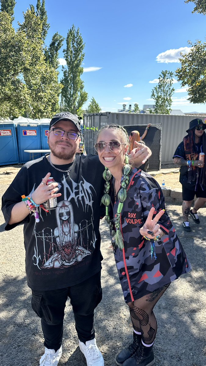 AshleyErin9's tweet photo. Best part of bass canyon yet! Thanks for chatting 💕 @rayvolpe https://t.co/olJCt6JYTg