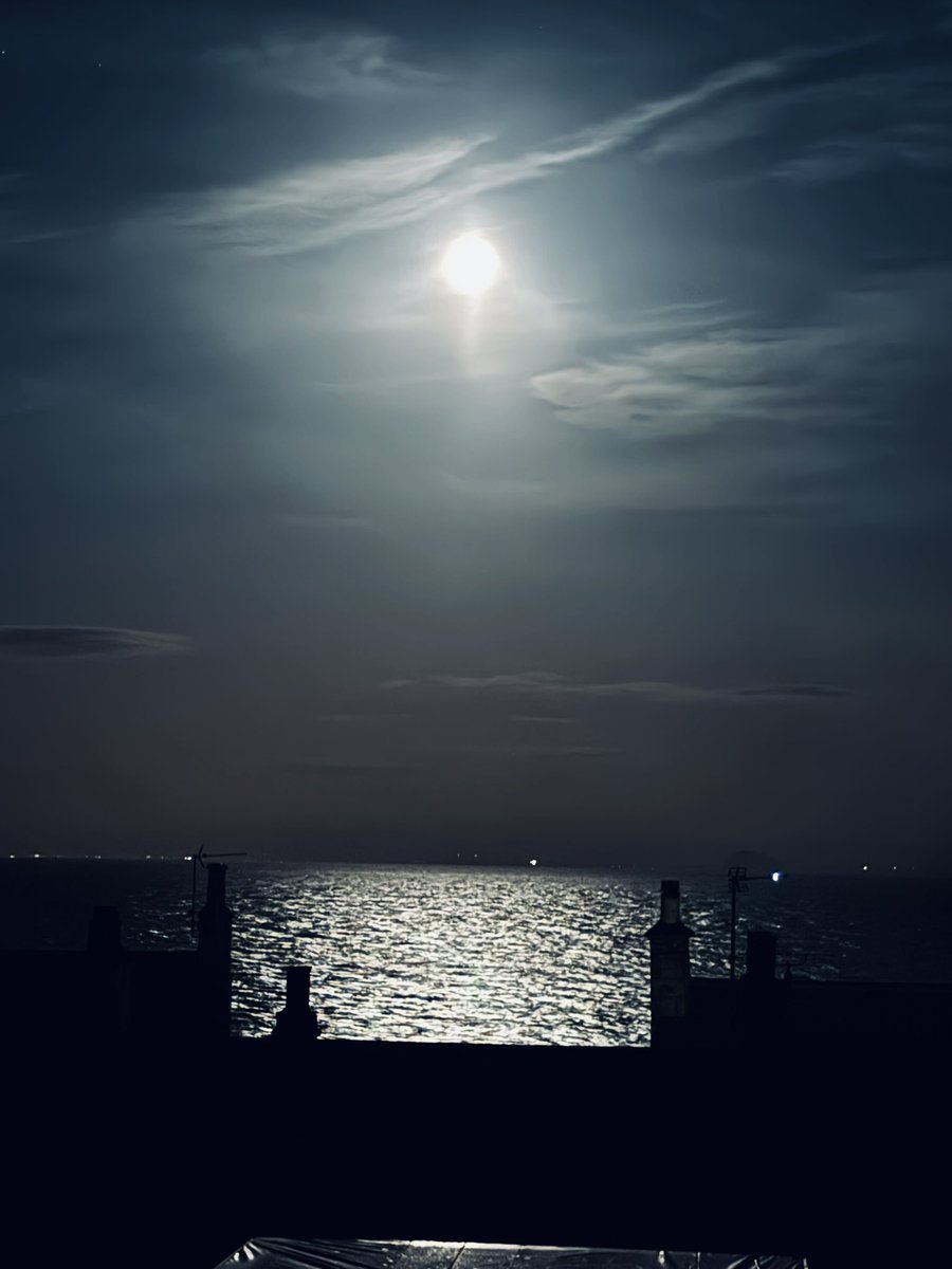 AutomaticJen's tweet photo. Goodnight, Cellardyke. https://t.co/FhNWQEELh2