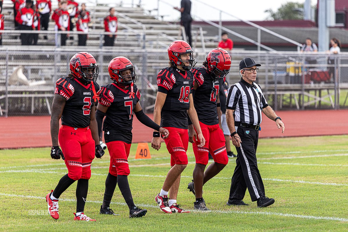 JTheqb's tweet photo. Honored to be co-captain with these guys. 

Week O
4 TD
230 py
18/29

34-12 over Coconut Creek

@larryblustein @Andrew_Ivins @JohnGarcia_Jr @MikeTSinger @JerryRecruiting @BozemanFootball @MHS_Knights_FB @ChadSimmons_ https://t.co/NJlunUZmez