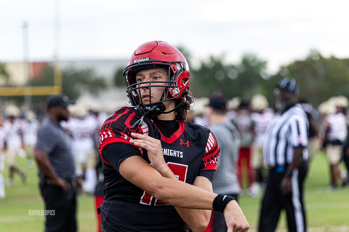 JTheqb's tweet photo. Honored to be co-captain with these guys. 

Week O
4 TD
230 py
18/29

34-12 over Coconut Creek

@larryblustein @Andrew_Ivins @JohnGarcia_Jr @MikeTSinger @JerryRecruiting @BozemanFootball @MHS_Knights_FB @ChadSimmons_ https://t.co/NJlunUZmez