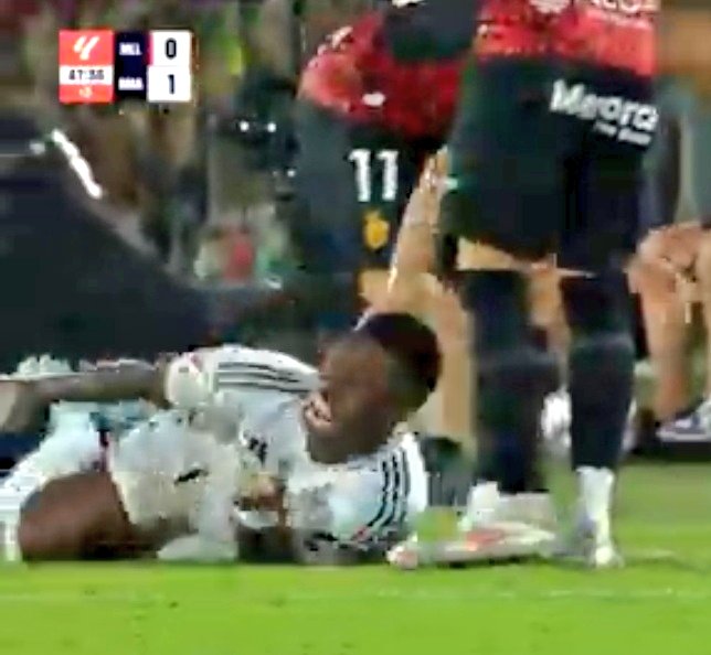 Out of Context Valencia C.F. tweet media