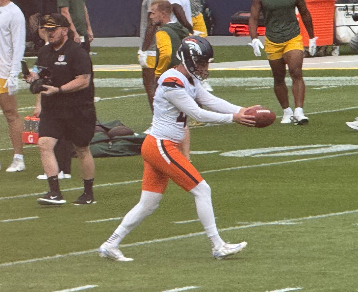 MaseDenver's tweet image. Yeah, I’m team #orangepants. With white jerseys, this is the one.