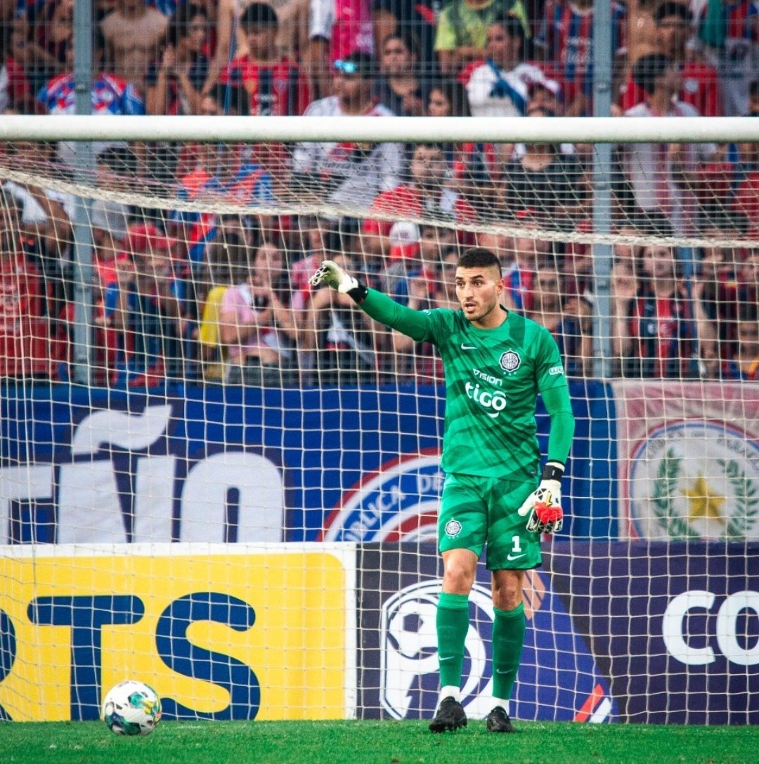 OrgulloFranjea2's tweet photo. Gastón Olveira tras el empate en el clásico: 

“Nos tenemos que bancar el vestuario sin aire acondicionado, sin agua” https://t.co/u3ebtl0YcS