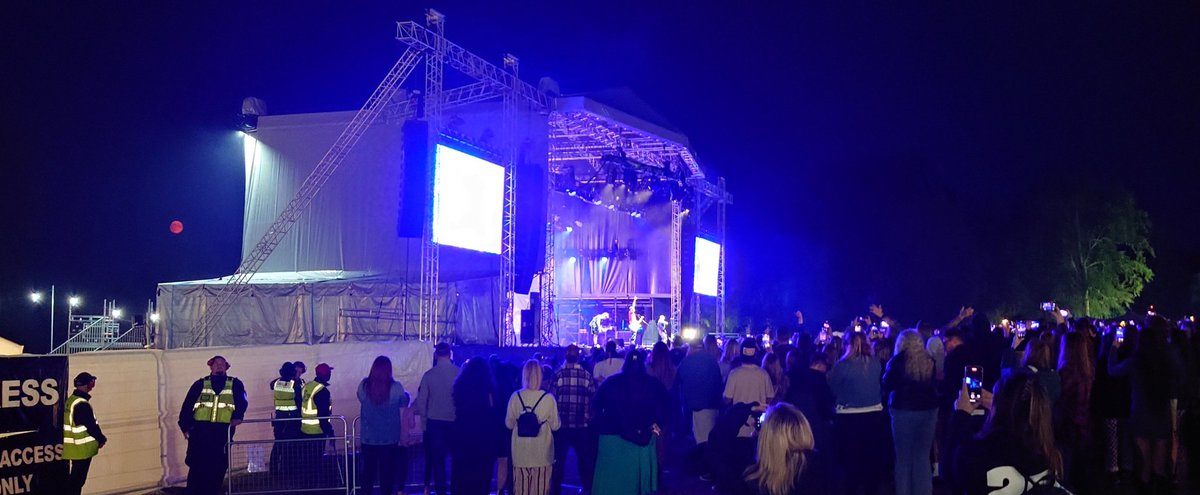 thezooniverse's tweet photo. Busted - Trentham Live - 18/08/2024 https://t.co/xEw9rl5K7N