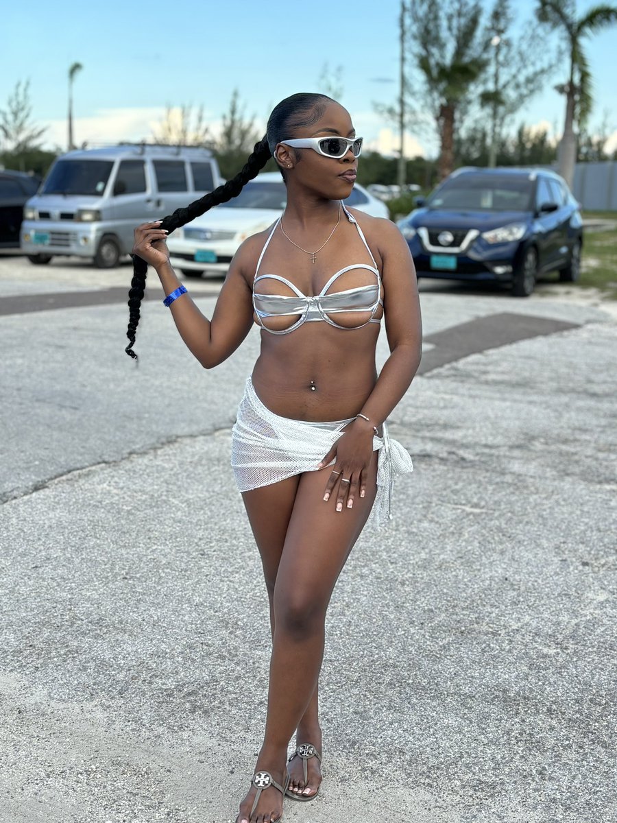 ClaudiaAmbition's tweet photo. No where to H 📍 D E https://t.co/6LHOGDpKA6