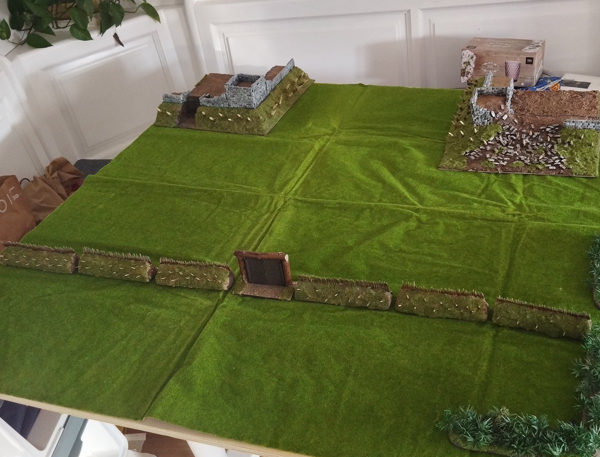 rc_wargaming's tweet photo. Some scenography for my Arnor Project. A stronghold, a ruined stronghold and woodfence. The Angmar troops will need some ladders to attack the walls.
#wargame #warmongers #ArnorProject #Arnor #MEBSG https://t.co/Lk3yNS9KlN