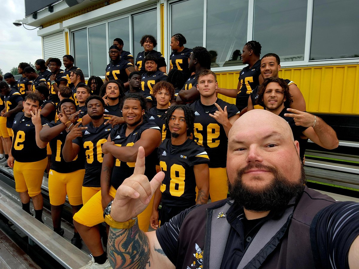 Gotta show some of our young guns some love as well. #AICFootball #OneHiveObeFamily #JoinTheSwarm
#DefendTheHive