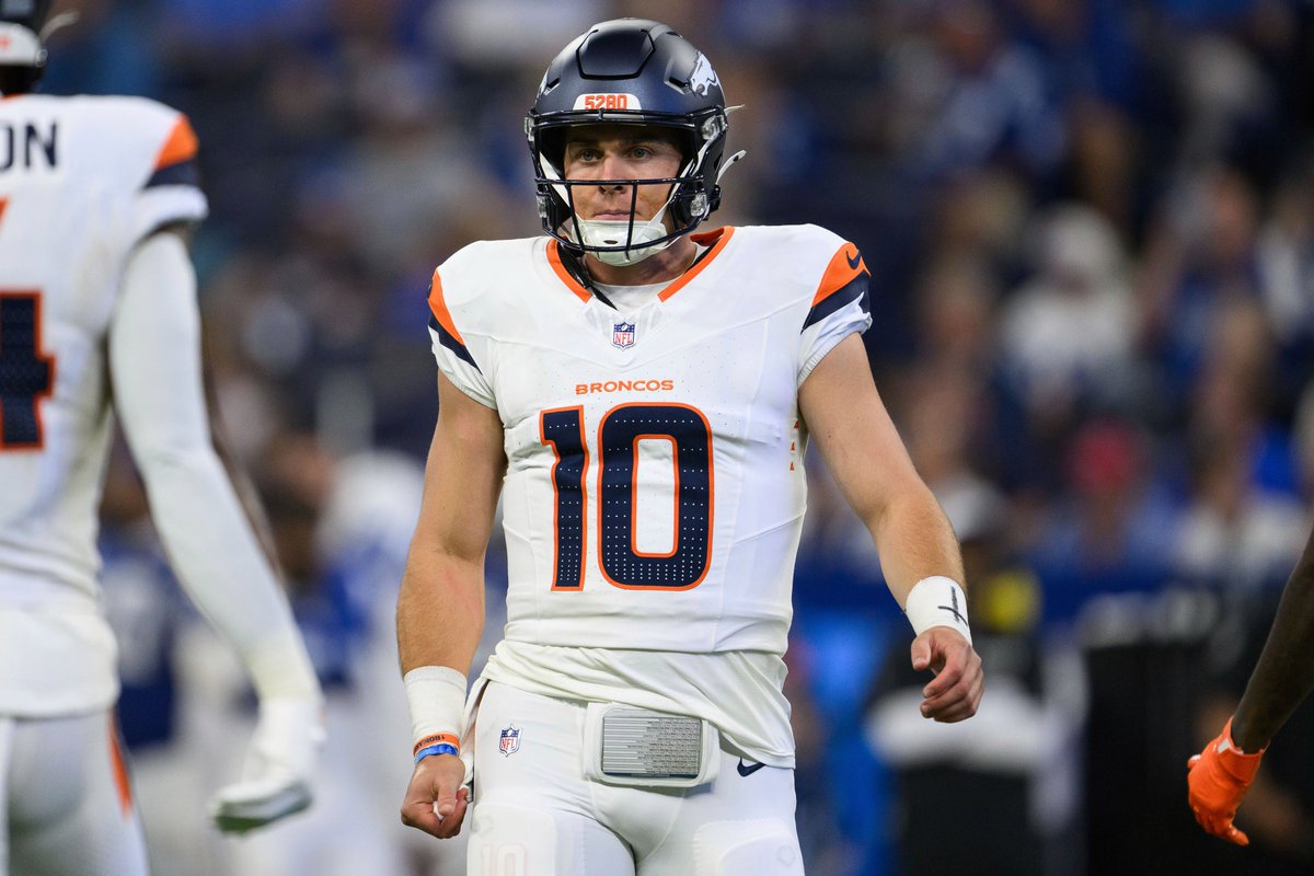 FanDuel's tweet photo. Who would you rather have on your team for the next 5 years? 🤔

❤️ for Justin Fields 
🔁 Bo Nix https://t.co/bas2b2bcFf