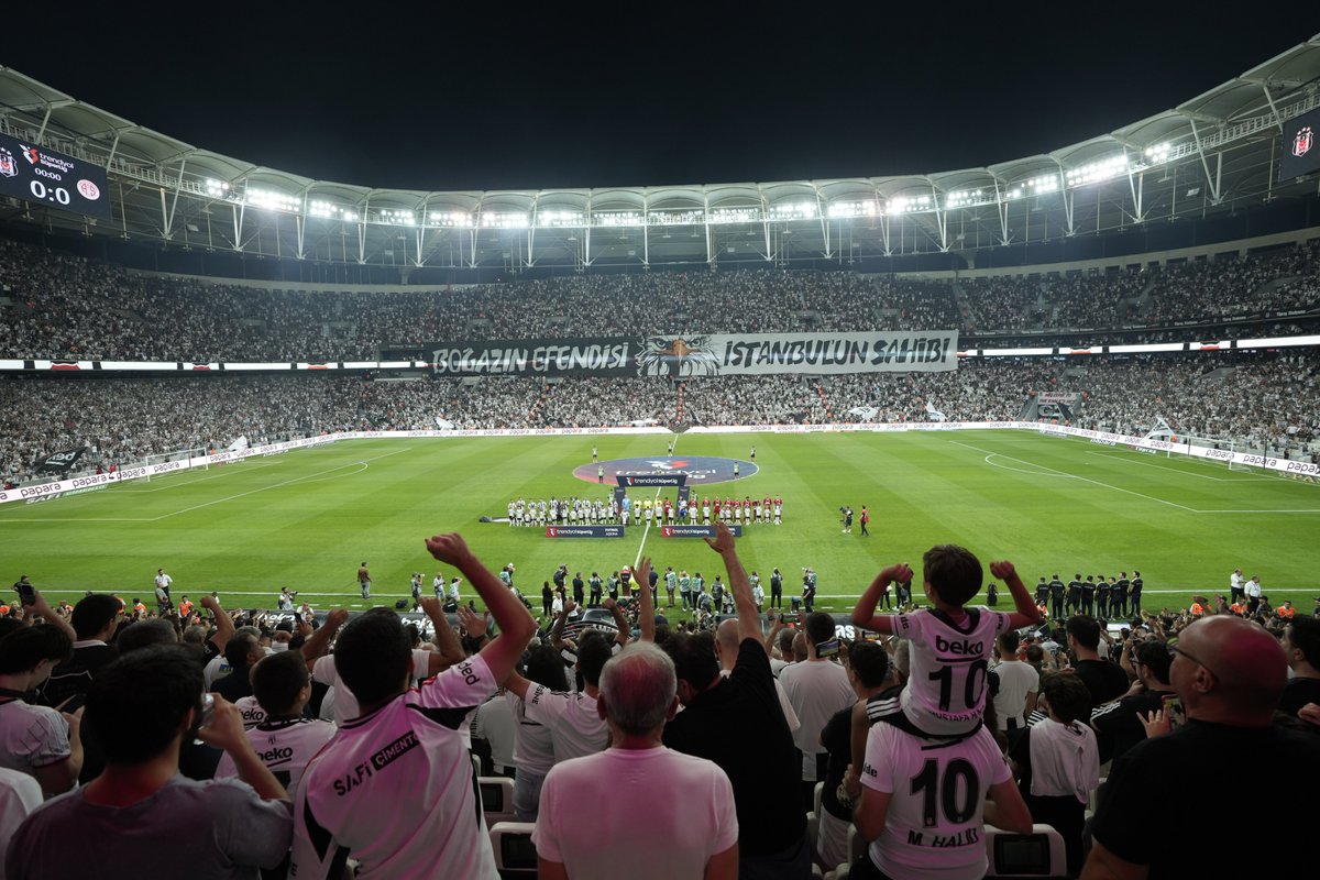 Besiktas's tweet photo. #BoğazınEfendisi 🦅 İstanbul'un Sahibi https://t.co/CxvUT0s1gb