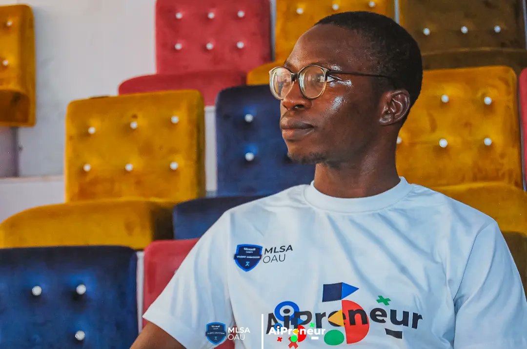sofakeye's tweet image. AiPreneur, organised by @mlsaoau, was a blast! 
As the host, I met amazing innovators, entrepreneurs & AI experts. Can't wait for the next event I'll be hosting.
 #AiPreneur #TechProgram #Hosting #AICommunity #Innovation #MicrosoftStudentLearnAmbassador