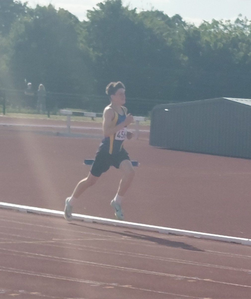 Caronxx1's tweet photo. Busy couple of weekends of athletics for Aidan.
SEAA Championships last weekend, with a new PB on Saturday of 2.07.90 getting him through to the Final on Sunday, when he ran 2.08.98.
Junior Parkrun at Harrow Lodge this weekend, finishing 1st with a new PB of 6.44.
@campionpe https://t.co/r4rklFPZG4