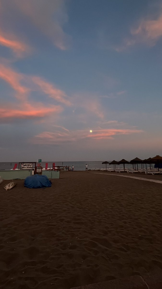 martaa2912's tweet photo. 🌅❤️‍🩹 https://t.co/G783tlPyHt