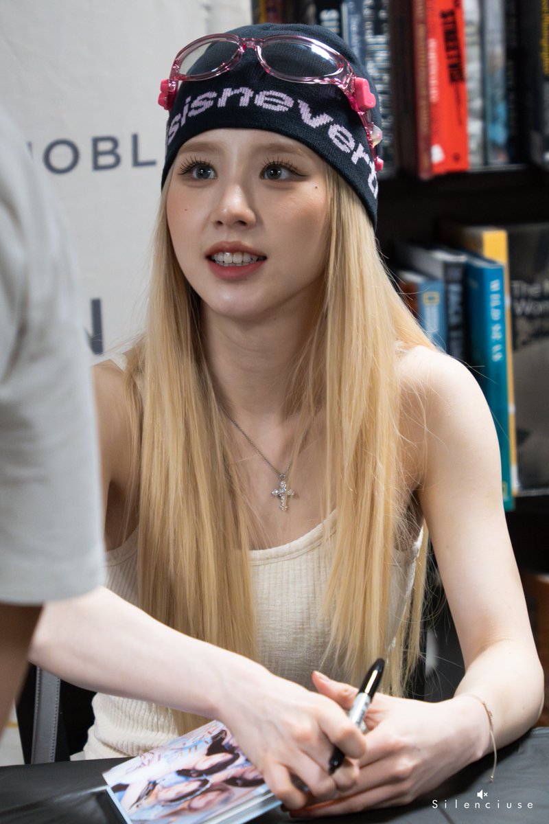 Silenciuse's tweet image. 240815 ARTMS Barnes &amp;amp; Noble Album Signing in NYC

drive.google.com/drive/folders/…

#아르테미스 #희진