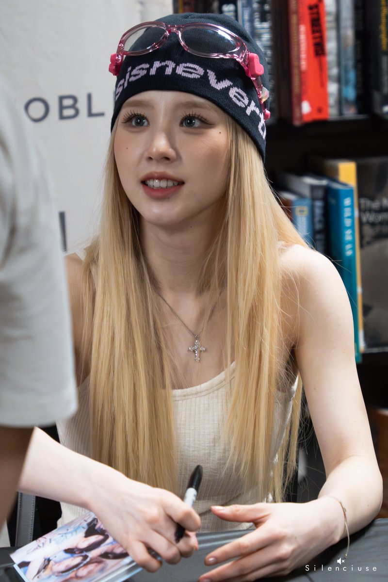 Silenciuse's tweet image. 240815 ARTMS Barnes &amp;amp; Noble Album Signing in NYC

drive.google.com/drive/folders/…

#아르테미스 #희진