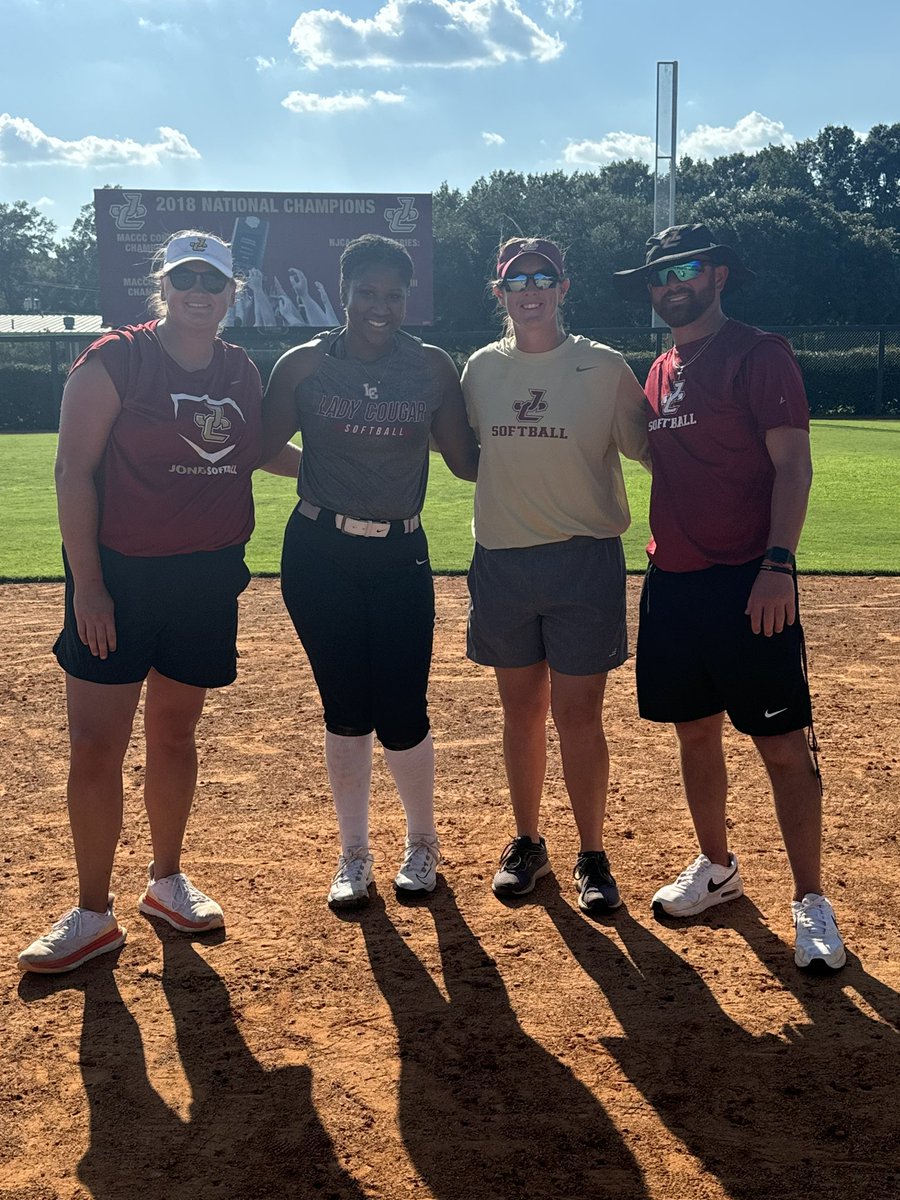 LBridges07's tweet photo. GEAT DAY  @JC_BobcatsSB today! Thanks to the coaches for hosting this amazing camp. Met a lot of new people &amp; I got some great feedback. Thank you @JC_CoachTDEW &amp; @fiala19 . I had a great time! #gobobcats https://t.co/Q8NhtZrZf9