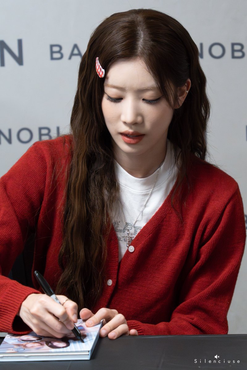 Silenciuse's tweet image. 240815 ARTMS Barnes &amp;amp; Noble Album Signing in NYC

drive.google.com/drive/folders/…

#아르테미스 #김립