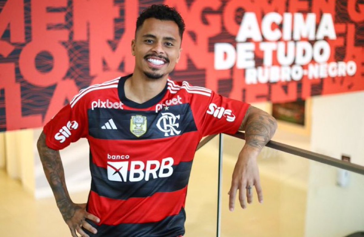 thales15_'s tweet photo. A TORCIDA DO FLAMENGO NÃO MERECE VER O ALAN USANDO A CAMISA DO FLAMENGO, DINHEIRO JOGADO NO LIXO, UM PEREBA!!!! https://t.co/PhLYFG5ycF