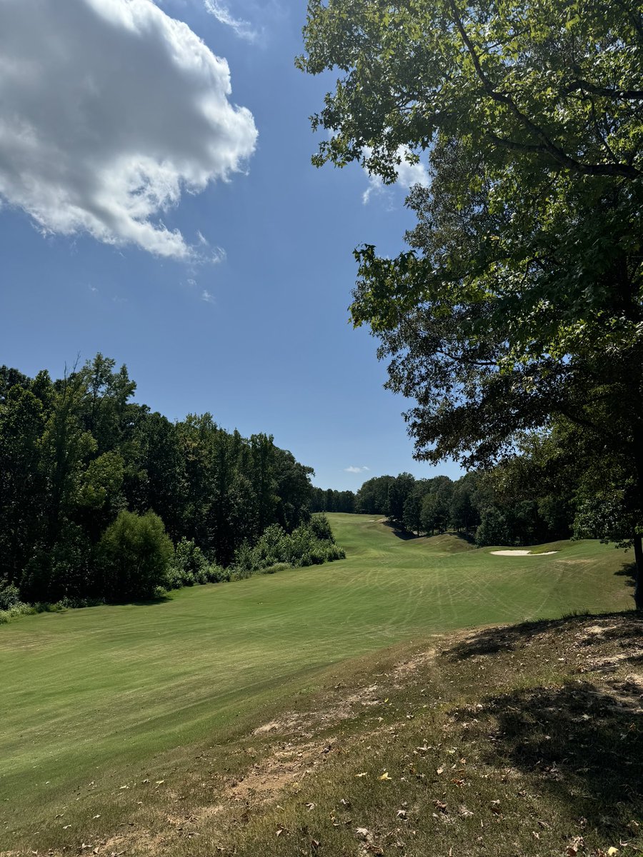 68shooter's tweet photo. Fun round today at Village Creek State Park with Erin. $50 for these views has to be one of the best values in Arkansas golf. #WhatsThatSignSay #IllGiveYouAsthma #ILikeYouBetty #IYKYK π https://t.co/2P7wIFNWwa