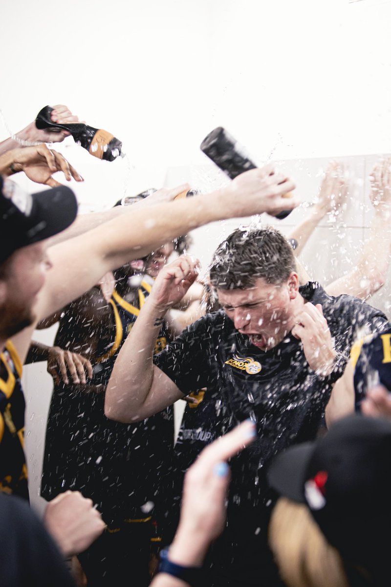 brentonobrien23's tweet photo. What a fantastic way to end the season! This team’s unity and resilience were incredible. Huge congratulations to the team for getting the job done. Special shoutout to @MattNunn9 and everyone involved for leading @Knox_Basketball to another National Championships! #Beleave 💛💙 https://t.co/hMM5RuWQNO