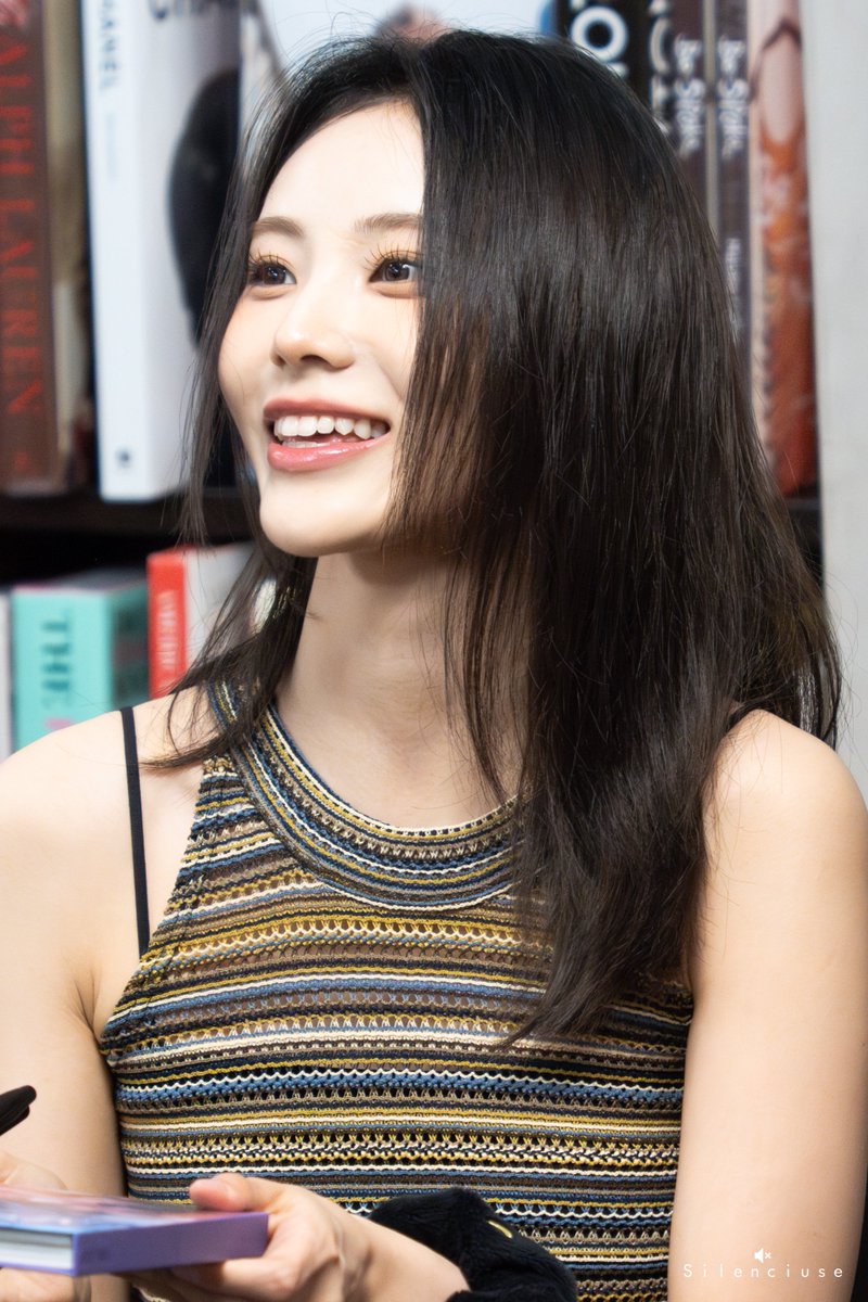 Silenciuse's tweet image. 240815 ARTMS Barnes &amp;amp; Noble Album Signing in NYC

drive.google.com/drive/folders/…

#아르테미스 #진솔