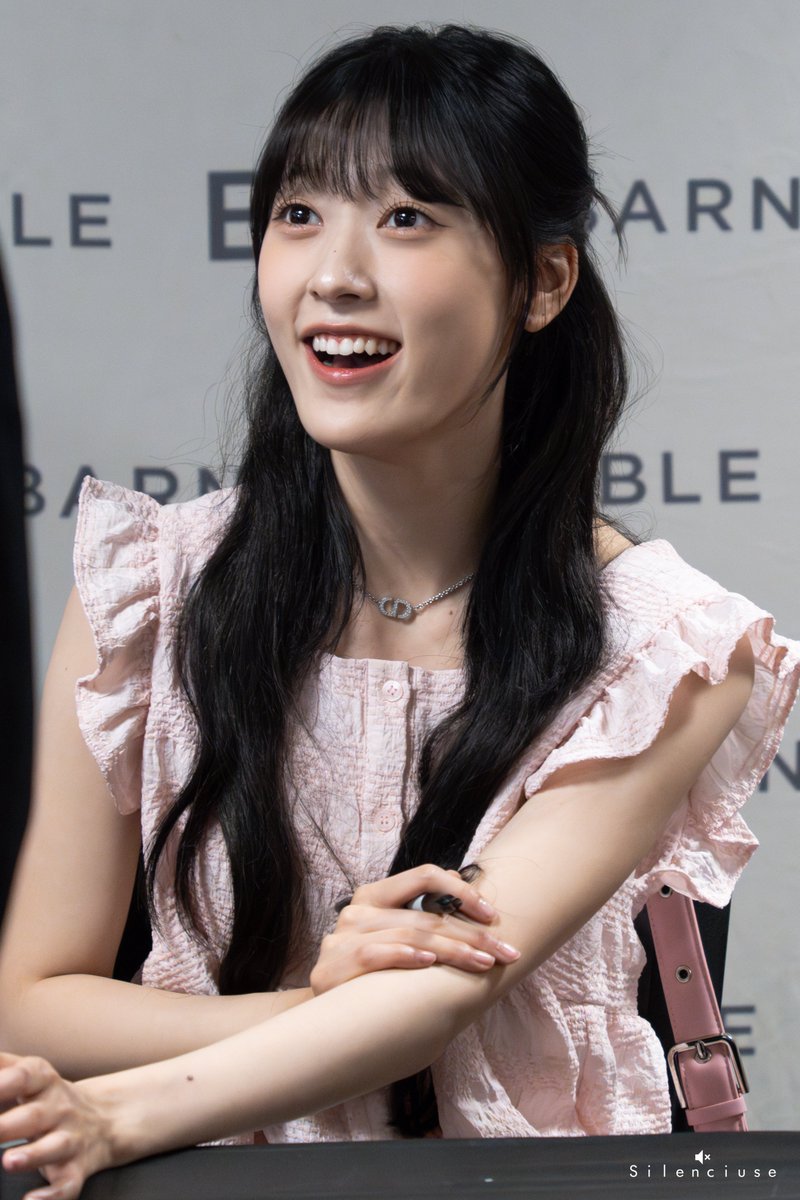 Silenciuse's tweet image. 240815 ARTMS Barnes &amp;amp; Noble Album Signing in NYC

drive.google.com/drive/folders/…

#아르테미스 #최리