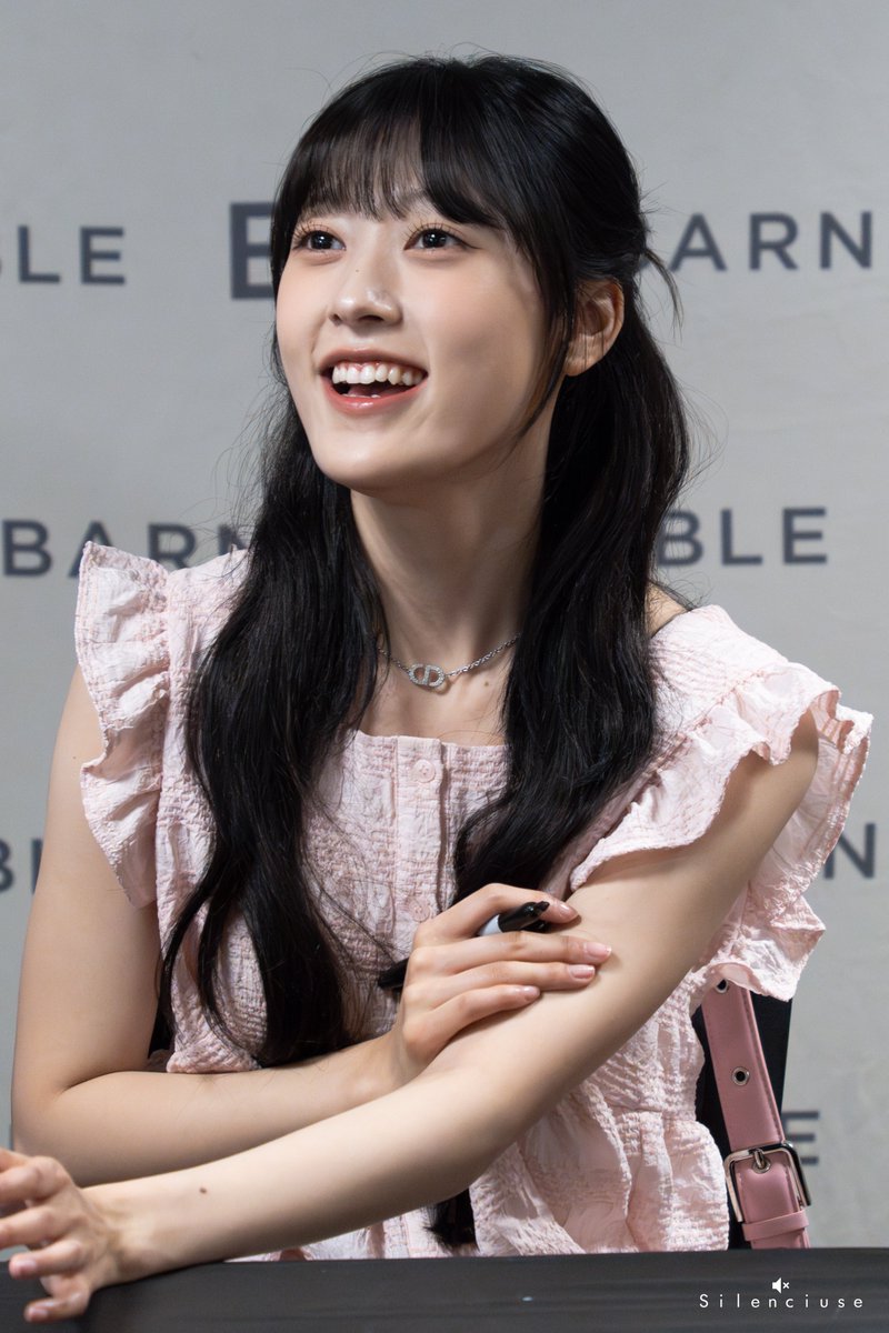 Silenciuse's tweet image. 240815 ARTMS Barnes &amp;amp; Noble Album Signing in NYC

drive.google.com/drive/folders/…

#아르테미스 #최리