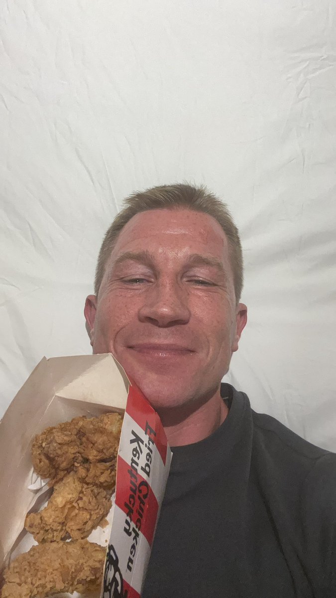 jerryflannery's tweet photo. @davieq1978 Now is not the time for carbs....that comes later... https://t.co/0skACSXiGV