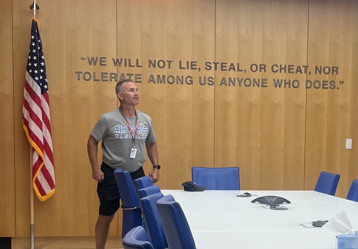 GeileGatlin's tweet photo. unbelievable opportunity to serve and play…… time to work, earn and prove myself worthy……. greatly appreciate the time Coaches….  want to earn the chance to fly fight win kill….. back to work…..@AF_Baseball @KazUSAFA @CoachTD2017 @NavyBaseball @jkane44 https://t.co/GbujHruUJU