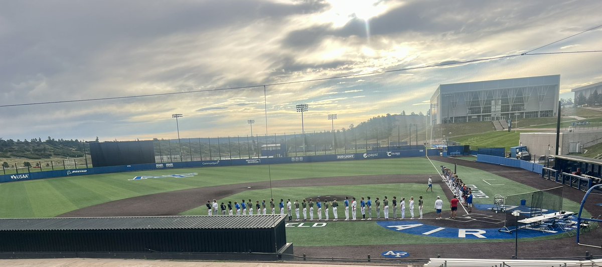 GeileGatlin's tweet photo. unbelievable opportunity to serve and play…… time to work, earn and prove myself worthy……. greatly appreciate the time Coaches….  want to earn the chance to fly fight win kill….. back to work…..@AF_Baseball @KazUSAFA @CoachTD2017 @NavyBaseball @jkane44 https://t.co/GbujHruUJU