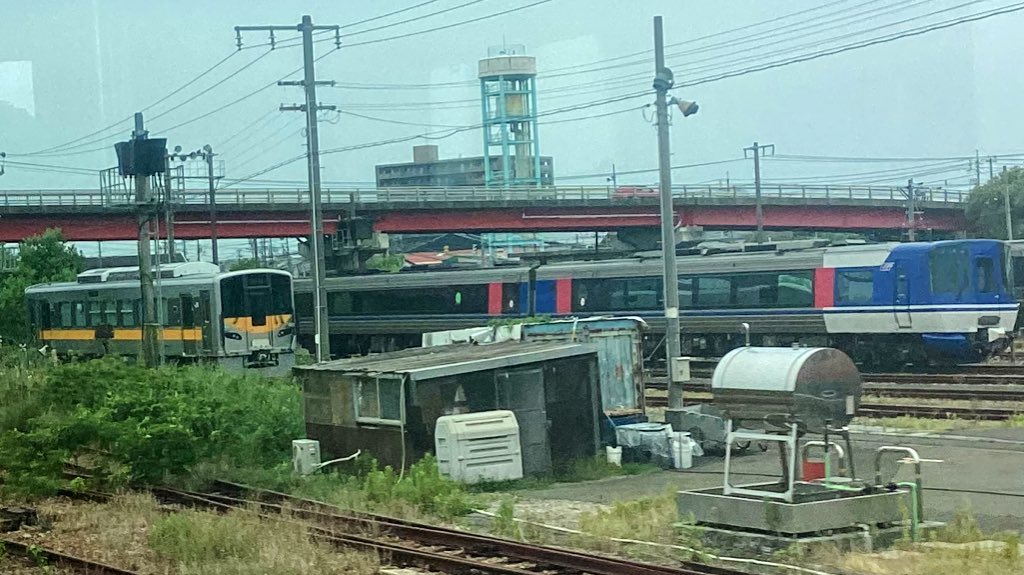 走る鉄バス tweet media