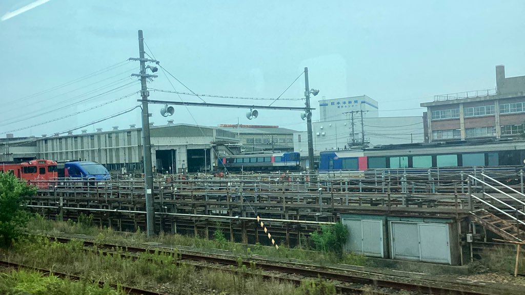 走る鉄バス tweet media