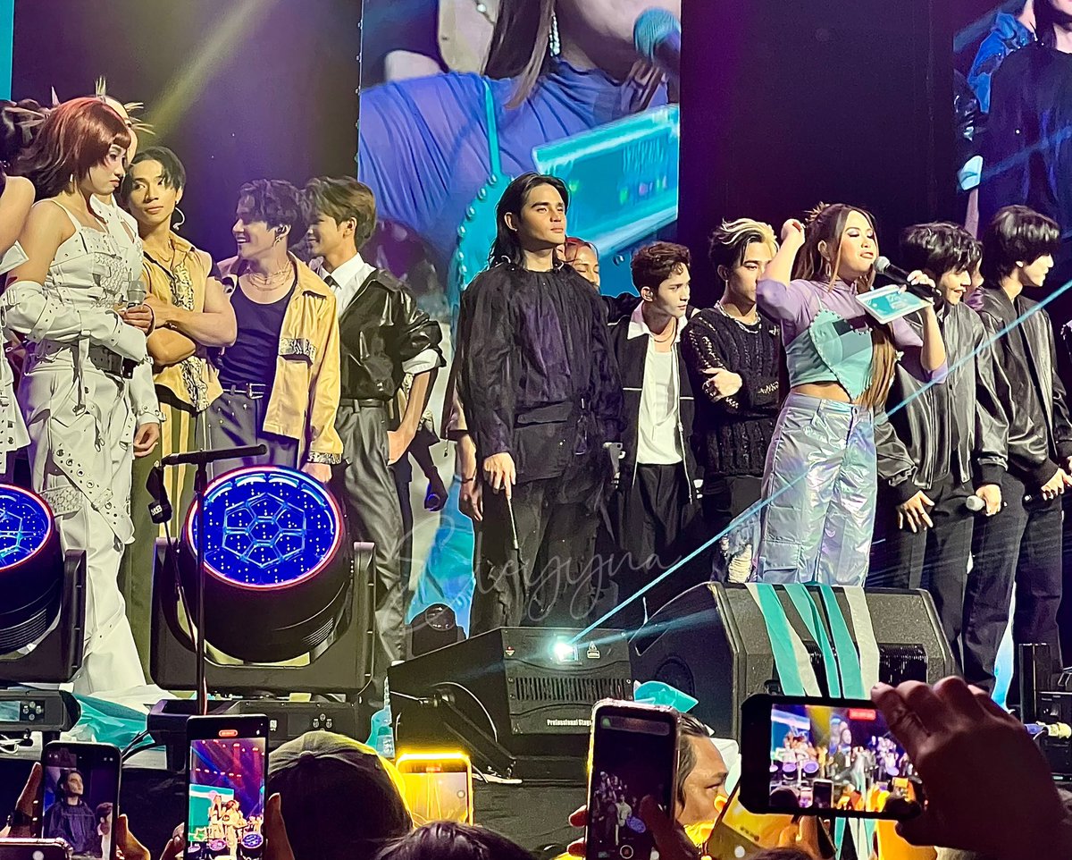 superbpaulo's tweet photo. Ang galing ng shot na 'to. The way Pablo is standing there, looking at the crowd exudes so much power and authority. He's truly the Alpha King of P-Pop. 🔥

📸 nfcksgiven

ISANG MILYONG KALAKAL
PPOP POWER WITH SB19
@SB19Official #SB19
#SB19onWatsonsPlaylist https://t.co/ywhF9sv1iz
