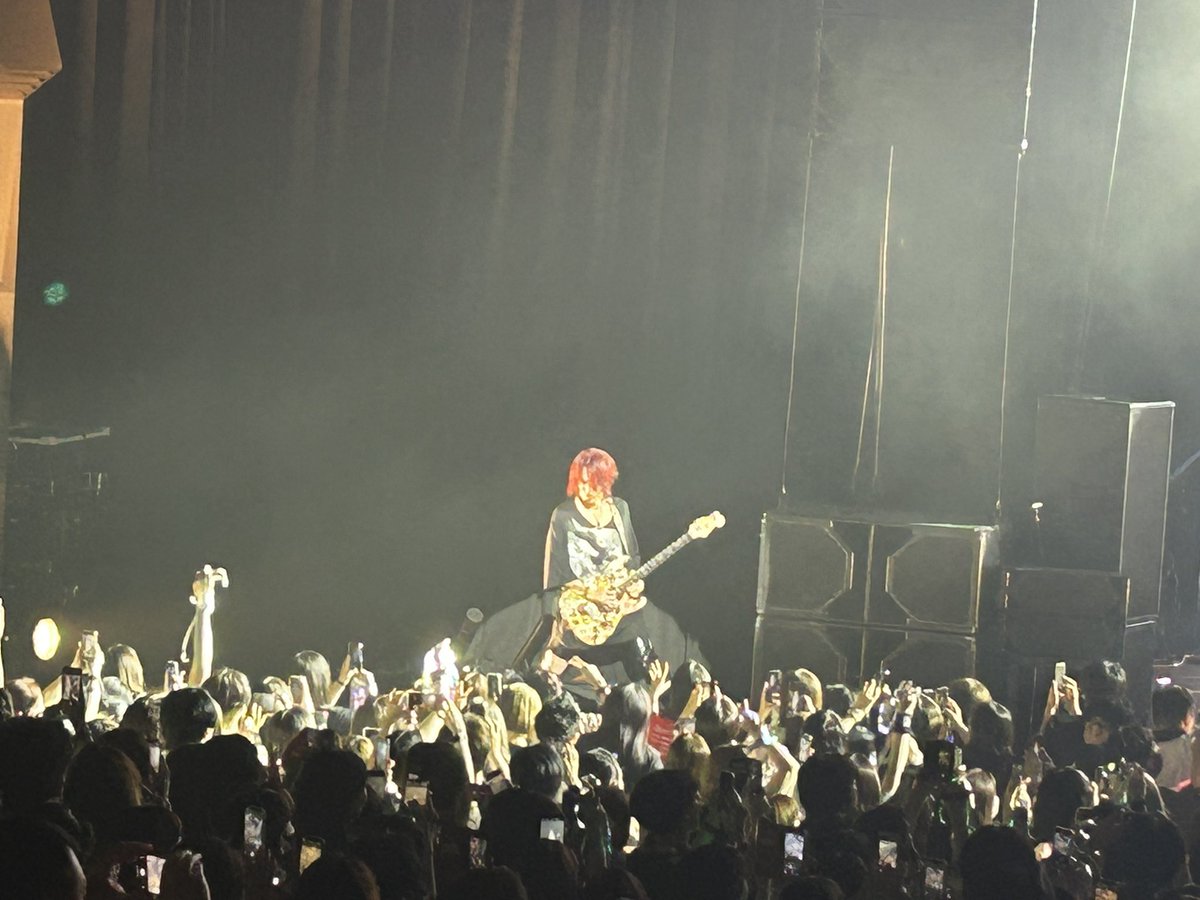 mirukikumiru's tweet photo. #LUNAPIC 
#LUNASEA
#大阪フェスティバルホール
#IMAGEorREAL 

SUSPICIOUSからのsearch for reasonあるかな？とライブ前に妄想したババンギャです。

前から2/3の位置からはこんなんです。

銀テープは取れない位置でした。 https://t.co/x8z6pPSzMq