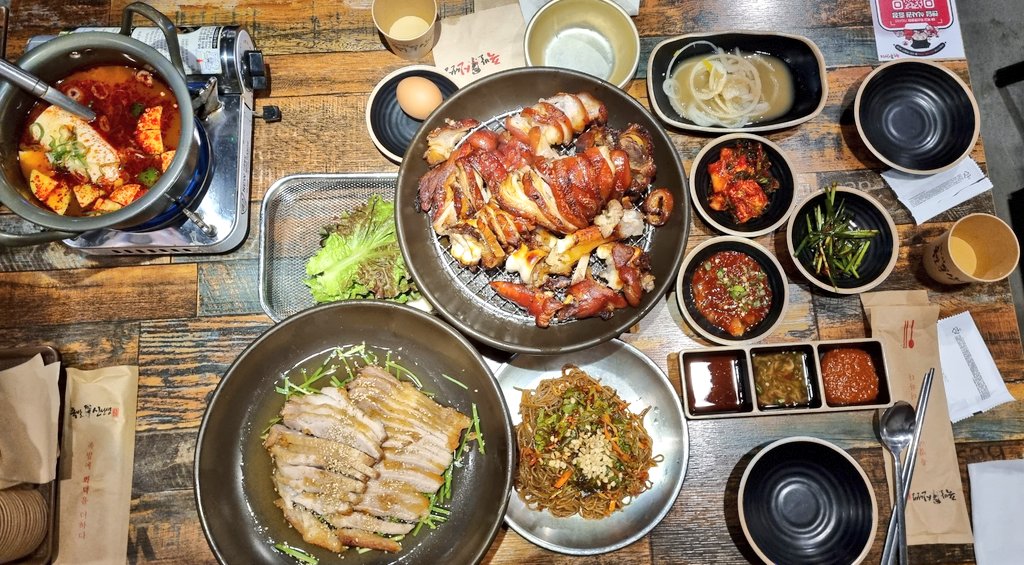 Peacism's tweet photo. #꿀맛 #족발 #보쌈 #피자 :) 
#힘내자 #다잘될거야 :D 
긍정을 믿습니다! ❤ #Korea #Food #Jokbal #Bossam #Pizza #긍정 #믿다 #Love #Always #Memory #Remember #Moment #Believe #함께 #고마워요 #기억 #순간 #생각 #GoodLuck #사랑 #행복 #도전 #열정 #여름 https://t.co/fNPNShAs9b