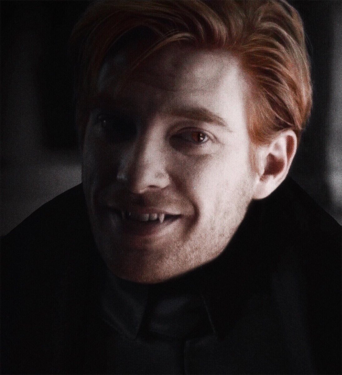 kyloremuss's tweet photo. made a little vampire hux too :) https://t.co/ySuwR86uyW