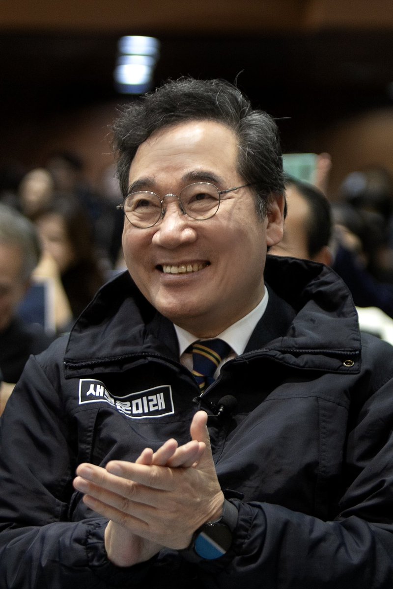 croissant tweet media