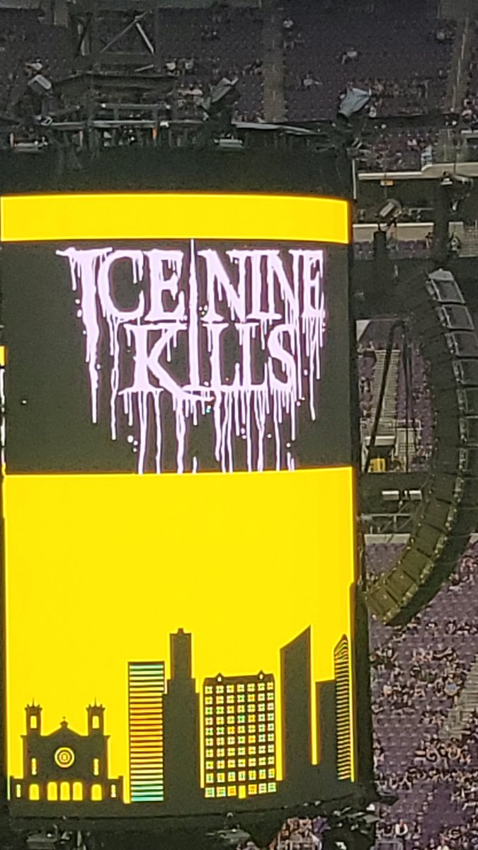 springs76's tweet photo. @josemangin @EddieTrunk @shannongunz @octan https://t.co/UepviqPt72