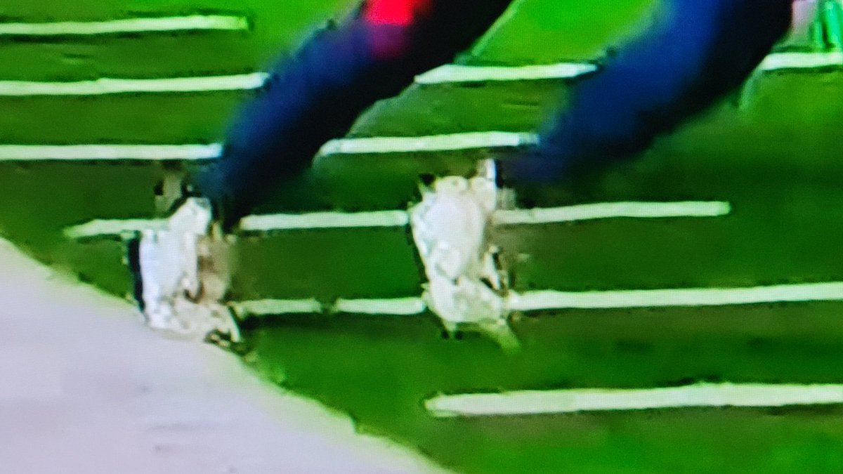 RichardGlatt's tweet photo. @sskroughriders check out the foot of the @MTLAlouettes player before they scored the touchdown. https://t.co/SXvQvuw7Tz