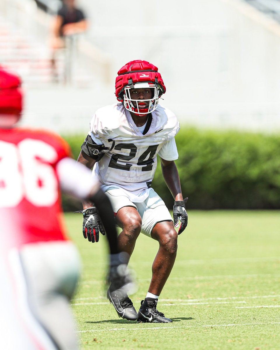 GeorgiaFootball's tweet photo. Focused forward.

#GoDawgs https://t.co/qhbDpxHjOM