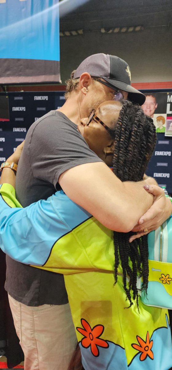 bbyroo16's tweet photo. I really got to meet @MatthewLillard yesterday! When I tell you he truly is the kindest man who appreciates his supporters. I bursted into tears after telling how much he meant and this man just hugs me so many times #ScoobyDoo #FanExpoChicago https://t.co/v5X5MTOA6H