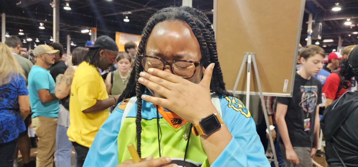 bbyroo16's tweet photo. I really got to meet @MatthewLillard yesterday! When I tell you he truly is the kindest man who appreciates his supporters. I bursted into tears after telling how much he meant and this man just hugs me so many times #ScoobyDoo #FanExpoChicago https://t.co/v5X5MTOA6H