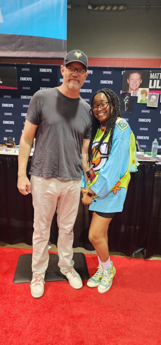 bbyroo16's tweet photo. I really got to meet @MatthewLillard yesterday! When I tell you he truly is the kindest man who appreciates his supporters. I bursted into tears after telling how much he meant and this man just hugs me so many times #ScoobyDoo #FanExpoChicago https://t.co/v5X5MTOA6H