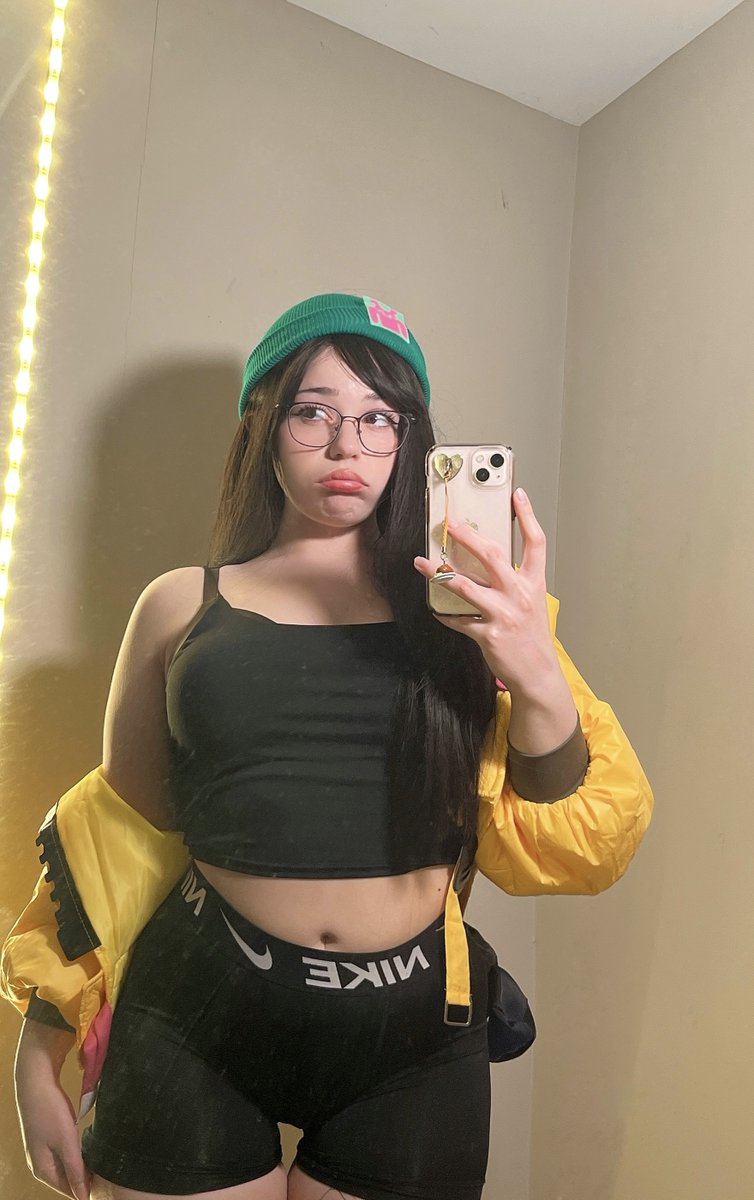 thesugashii's tweet photo. comment 'alarmbot' if you want a 🌶️ killjoy pic in your dms 🤭 https://t.co/RcDL5eJT1X