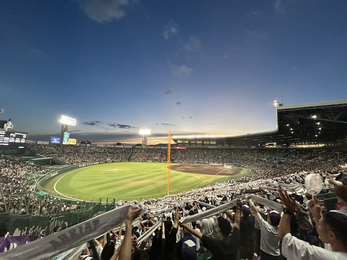 tenki_takeuchi's tweet photo. 昨日まで仕事で甲子園入りしてました！⚾️
一日中、何日も連続して球場、というか聖地に入られたのは何よりも幸せでした…
ほんとに色々な球場の姿を見れて、満喫できました！😊
今日は準々決勝！4強を見届けて帰ります〜

#甲子園 #甲子園球場 #高校野球 https://t.co/Vpl5iwOvwA