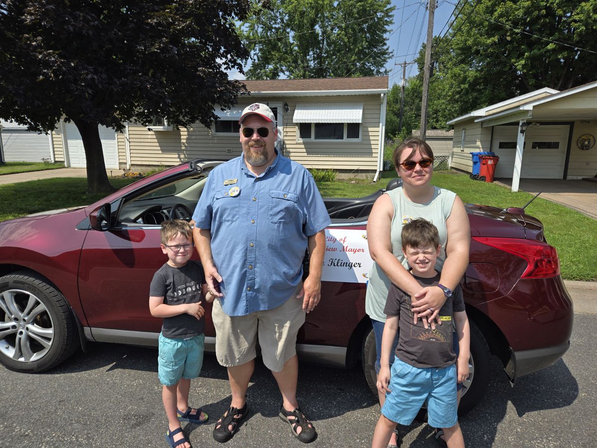 GoodviewBen's tweet photo. Another fun and successful Goodview Days. Thanks to all that made it happen. 

#smalltown 
#everybodylovesaparade 
#goodviewmn https://t.co/vTUkz6AnVJ
