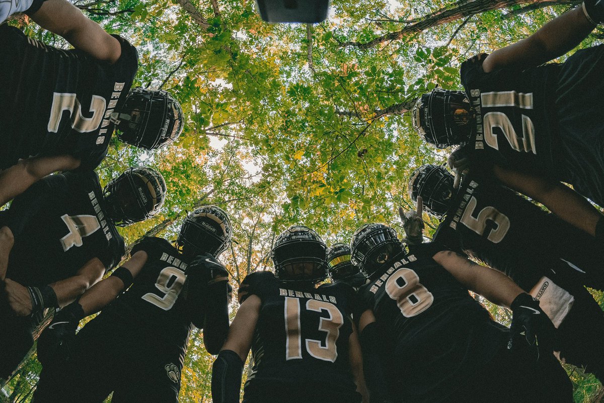 OakForestFootb1's tweet photo. Presenting….THE FOREST 🌳 

🙂‍↕️😏

See you soon Bengals Fans!!!!

Full Media Day pictures on Instagram!!

https://t.co/hHNOjN4zsA

#thebengalway🐅 #theforest #🌳 #mediaday #highschoolfootball #football #🏈 #therealfallball #getyour🍿ready❗️ https://t.co/e9sCEQlpWk